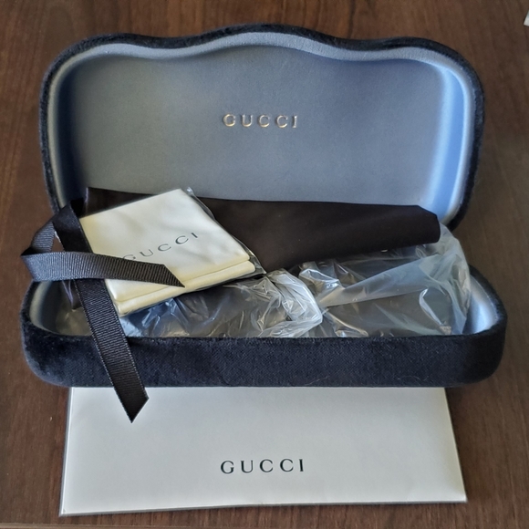 ❌SOLD❌Gucci sunglasses authentic - Picture 3 of 9